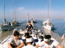 Remolque de 8 embarcaciones en un día sin viento